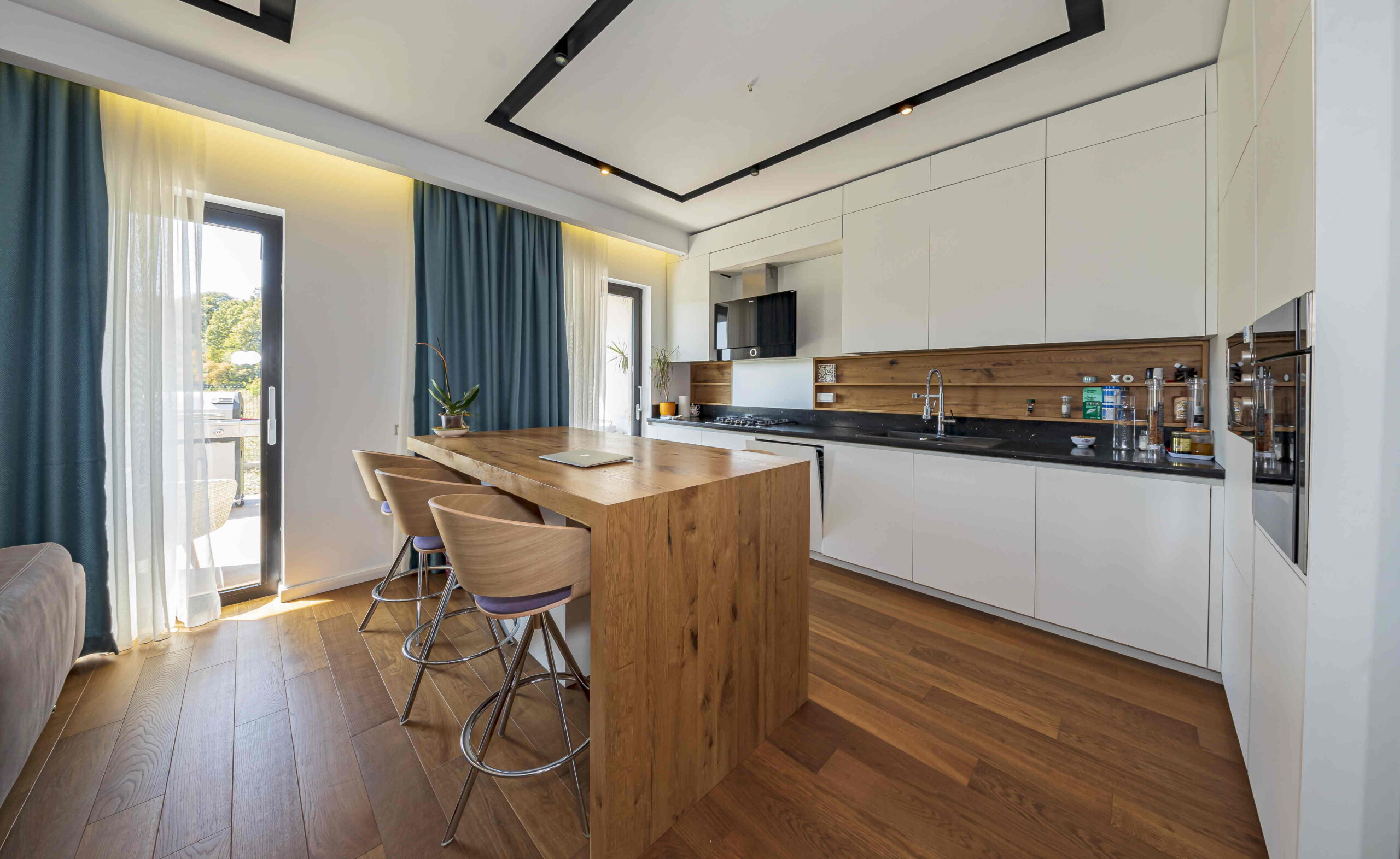 https://nbc-arhitect.ro/wp-content/uploads/2020/10/Arcstil-row_Vile-Insiruite-Bucatarie-23Casa-Scarii-scaled.jpg