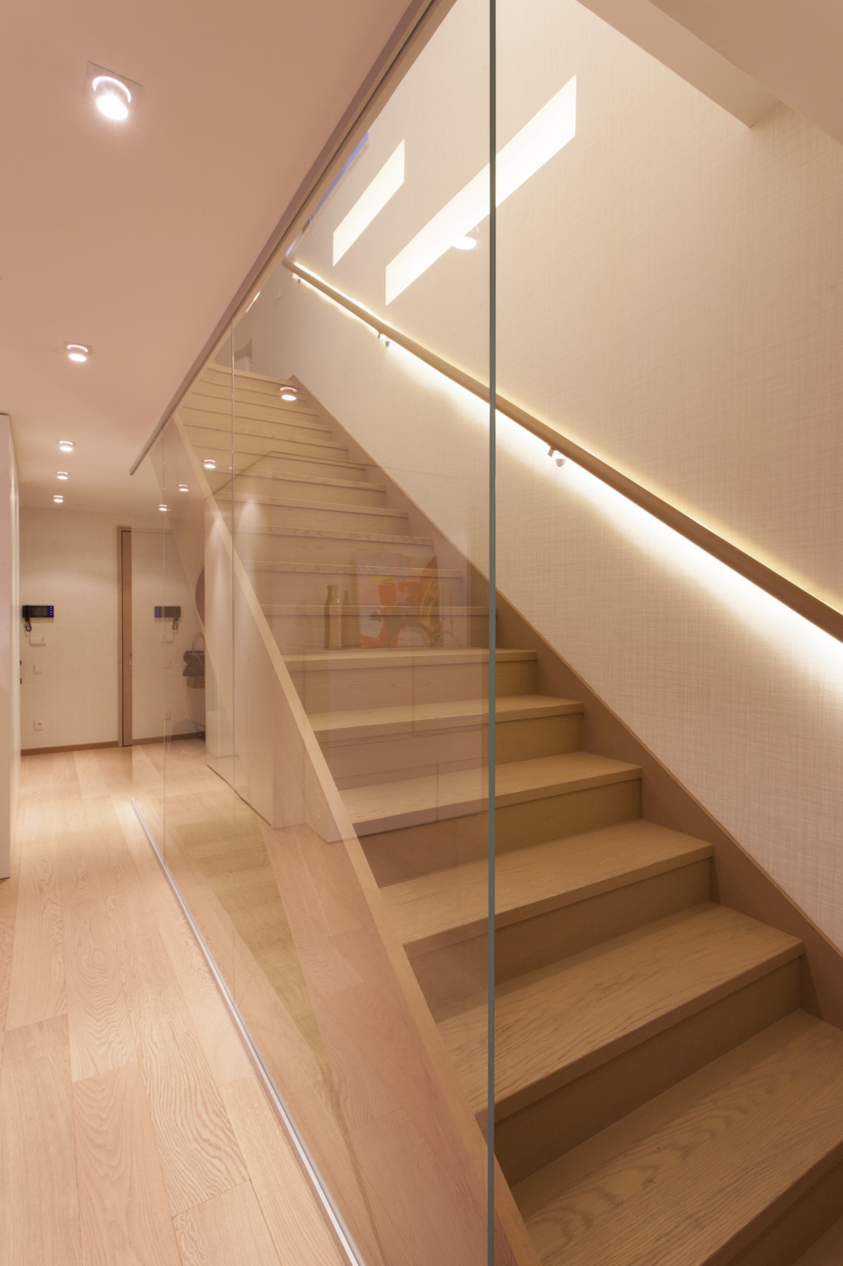 https://nbc-arhitect.ro/wp-content/uploads/2020/10/NBC-Arhitect-_-Petofi-Sandor-_-Housing-_-interior-design_stairs_7.jpg