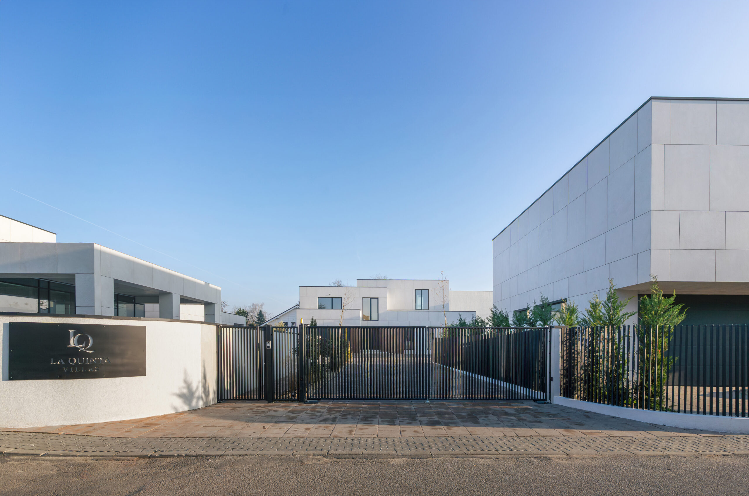 https://nbc-arhitect.ro/wp-content/uploads/2021/02/10-la-quintas-villas-scaled.jpg
