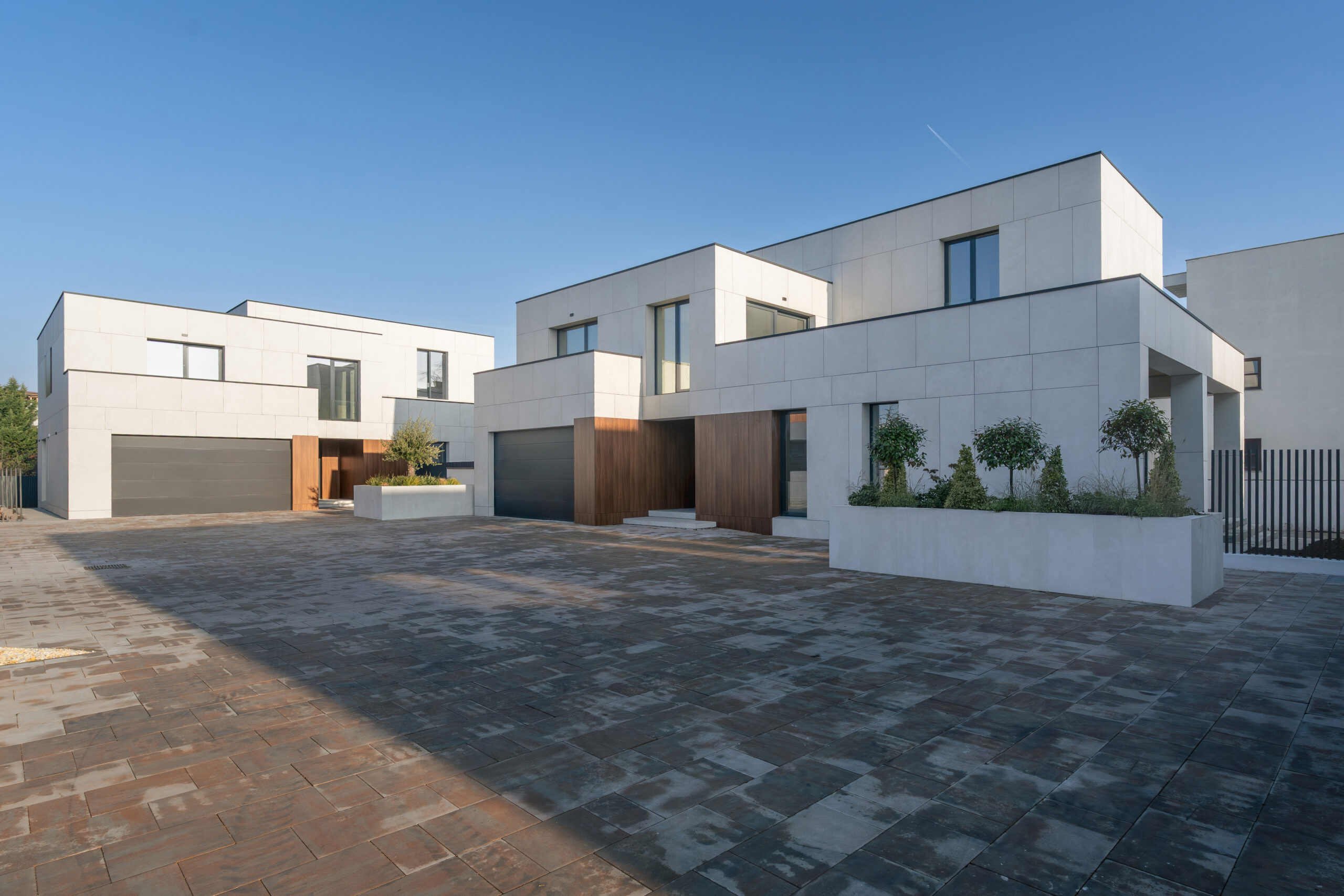 https://nbc-arhitect.ro/wp-content/uploads/2021/02/15-la-quintas-villas-scaled.jpg