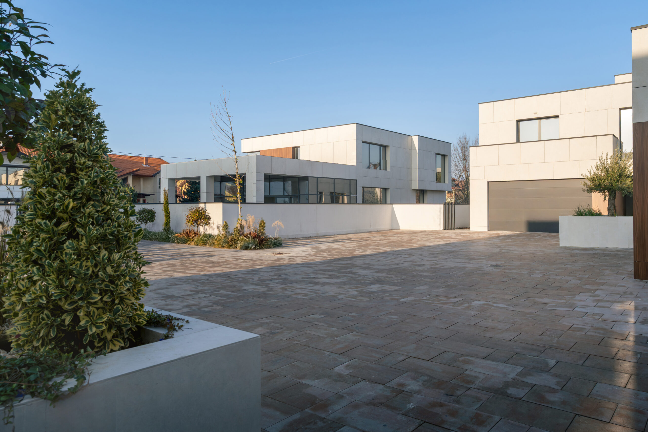 https://nbc-arhitect.ro/wp-content/uploads/2021/02/16-la-quintas-villas-scaled.jpg