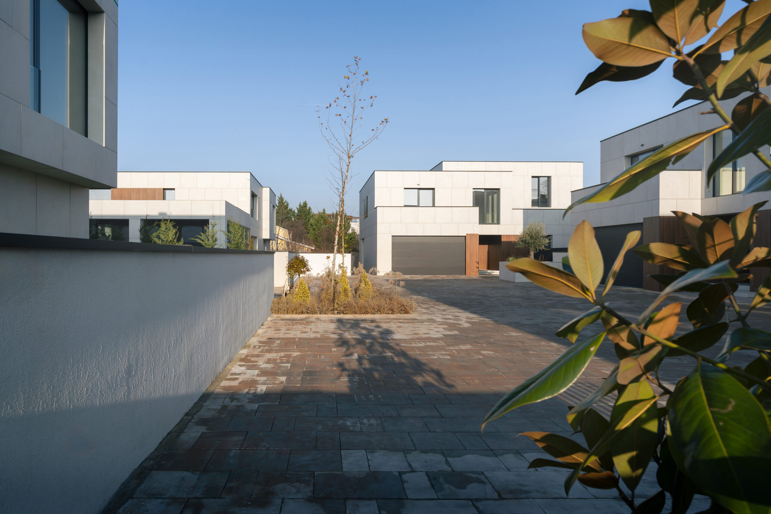 https://nbc-arhitect.ro/wp-content/uploads/2021/02/17-la-quintas-villas-scaled.jpg