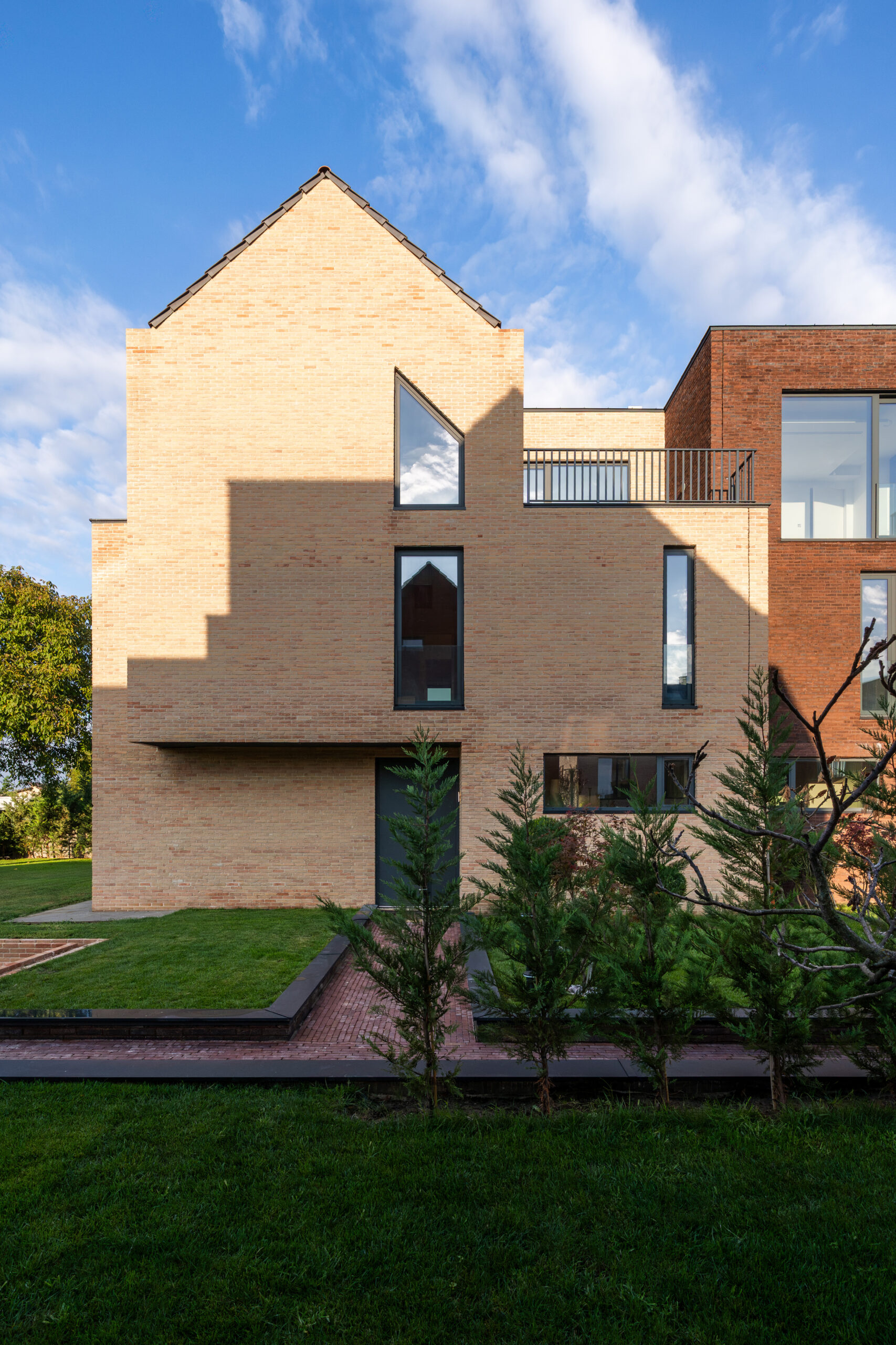 https://nbc-arhitect.ro/wp-content/uploads/2023/03/9-Bloomfield-scaled.jpg