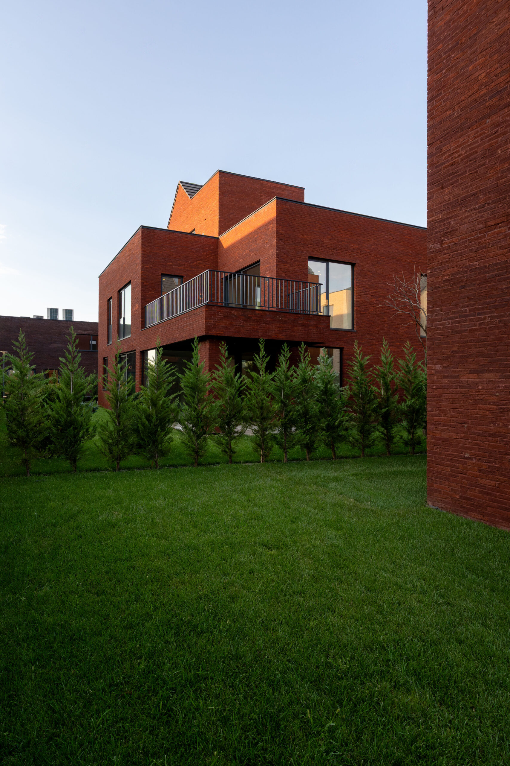 https://nbc-arhitect.ro/wp-content/uploads/2023/03/BLOOMFIELD-54-redus-scaled.jpg