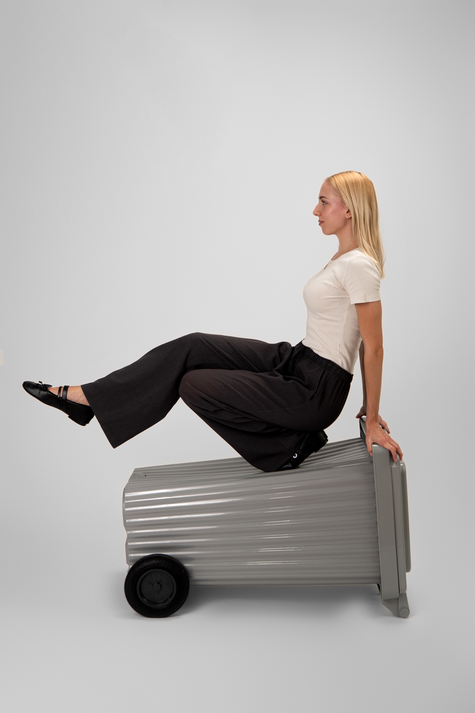 https://nbc-arhitect.ro/wp-content/uploads/2024/06/12-Foto-Pubela-Concrete-Wave-Bin-NBC-ARHITECT-_-product-design.jpg