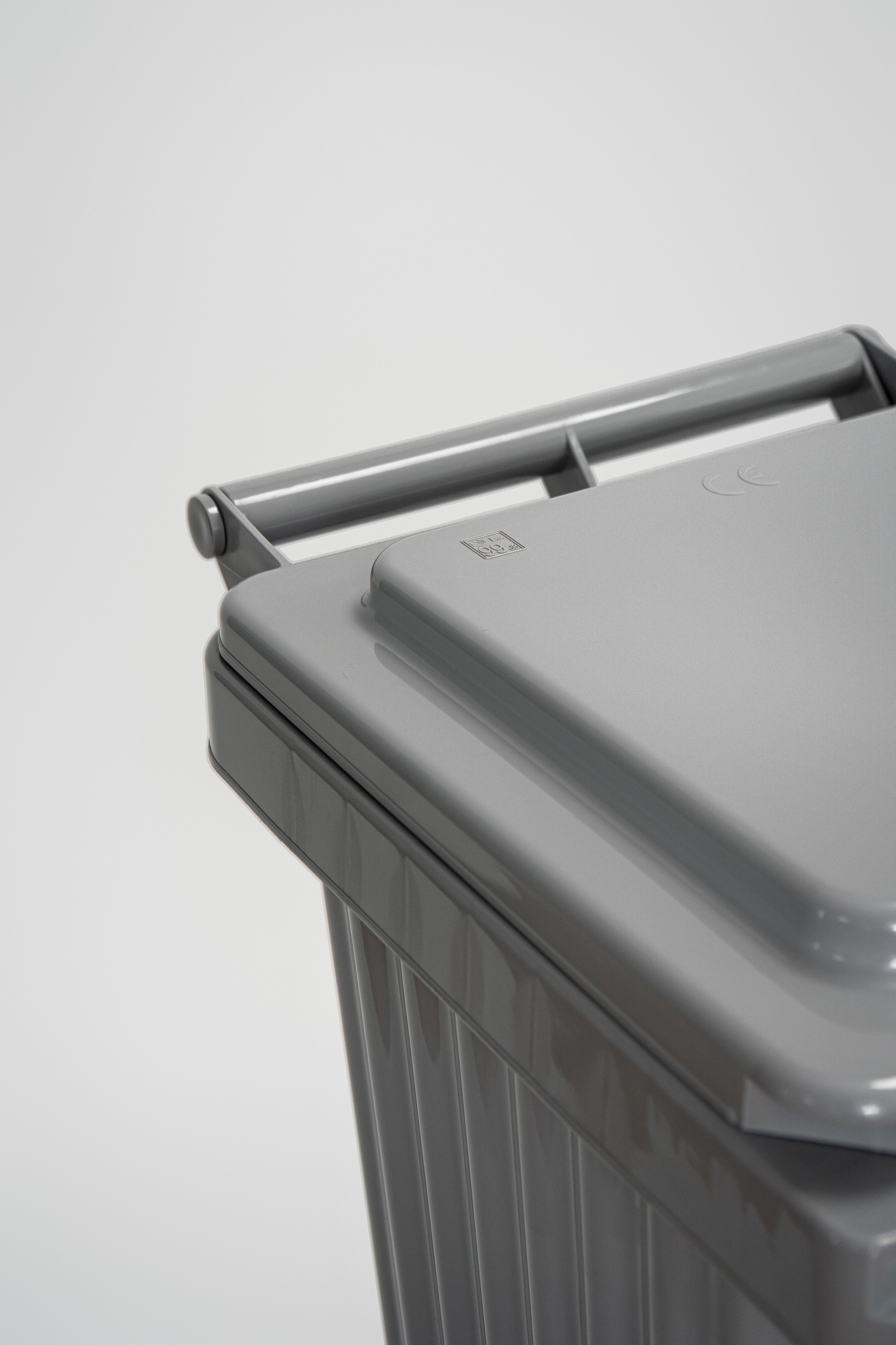https://nbc-arhitect.ro/wp-content/uploads/2024/06/2-Foto-Pubela-Concrete-Wave-Bin-NBC-ARHITECT-_-product-design.jpg