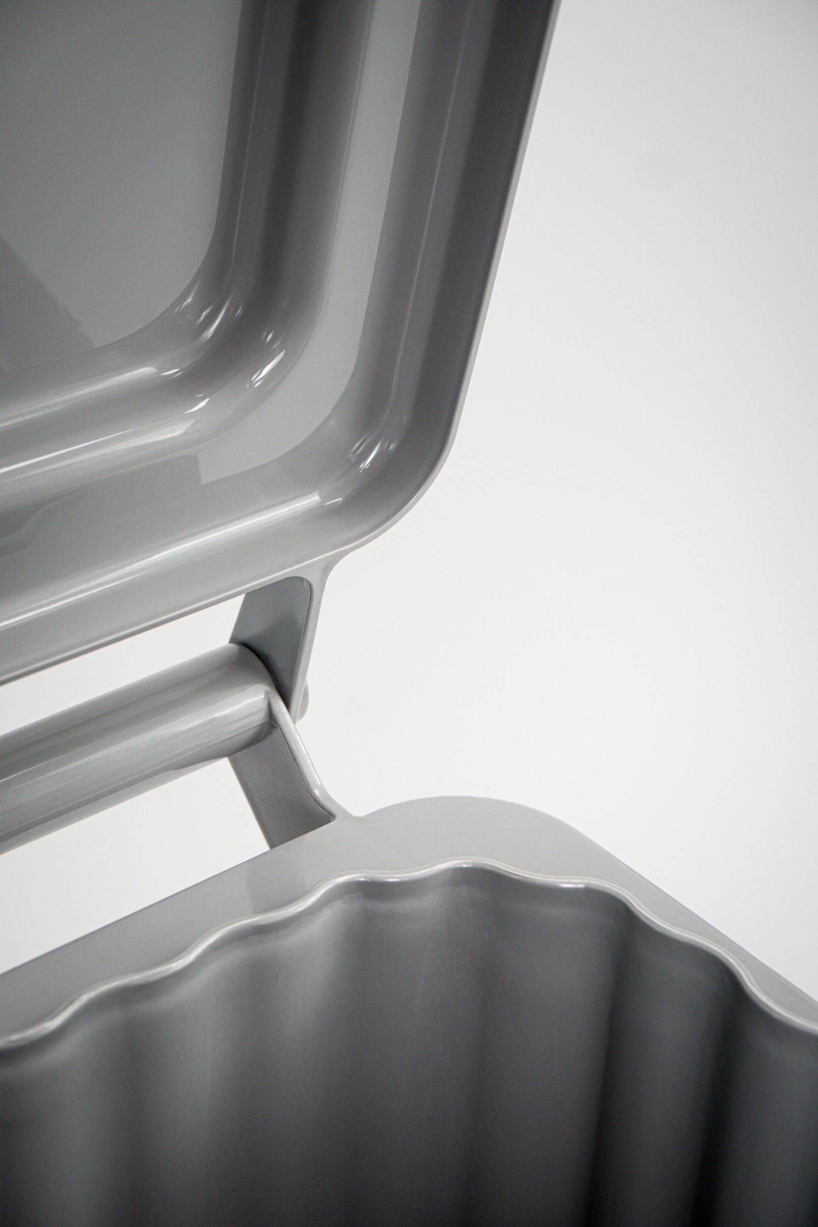 https://nbc-arhitect.ro/wp-content/uploads/2024/06/3-Foto-Pubela-Concrete-Wave-Bin-NBC-ARHITECT-_-product-design.jpg