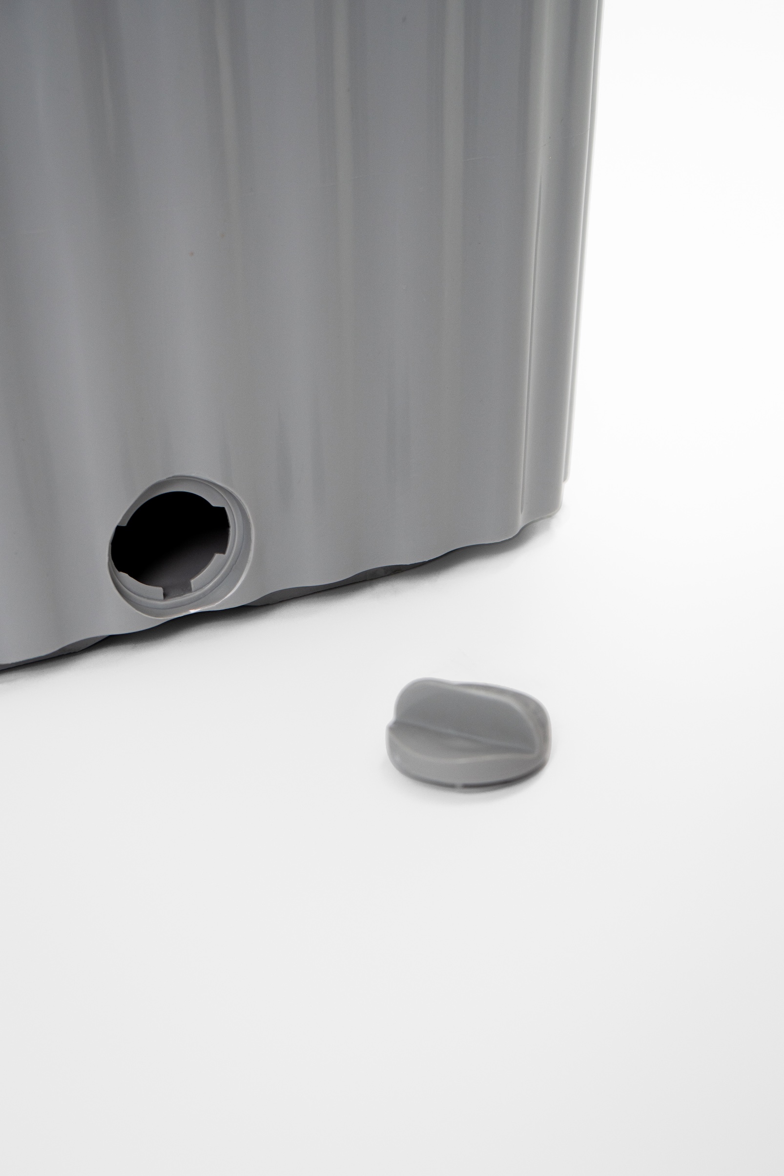 https://nbc-arhitect.ro/wp-content/uploads/2024/06/8-Foto-Pubela-Concrete-Wave-Bin-NBC-ARHITECT-_-product-design-.jpg